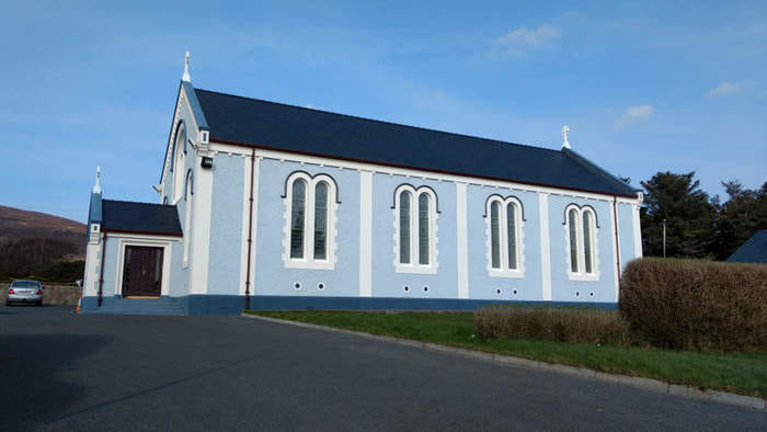 Teach Pobail Cholmcille Naofa Cnoc Fola